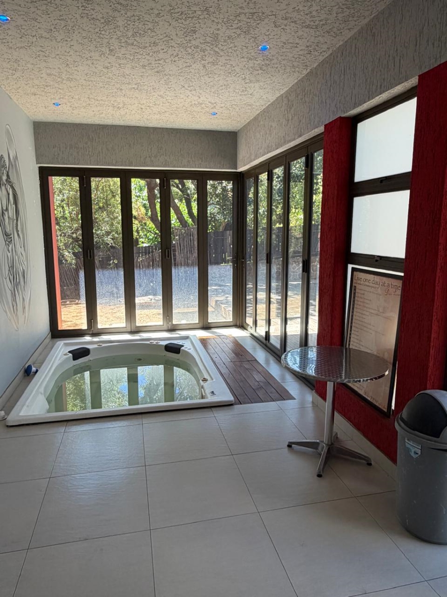 6 Bedroom Property for Sale in Glenvista Gauteng