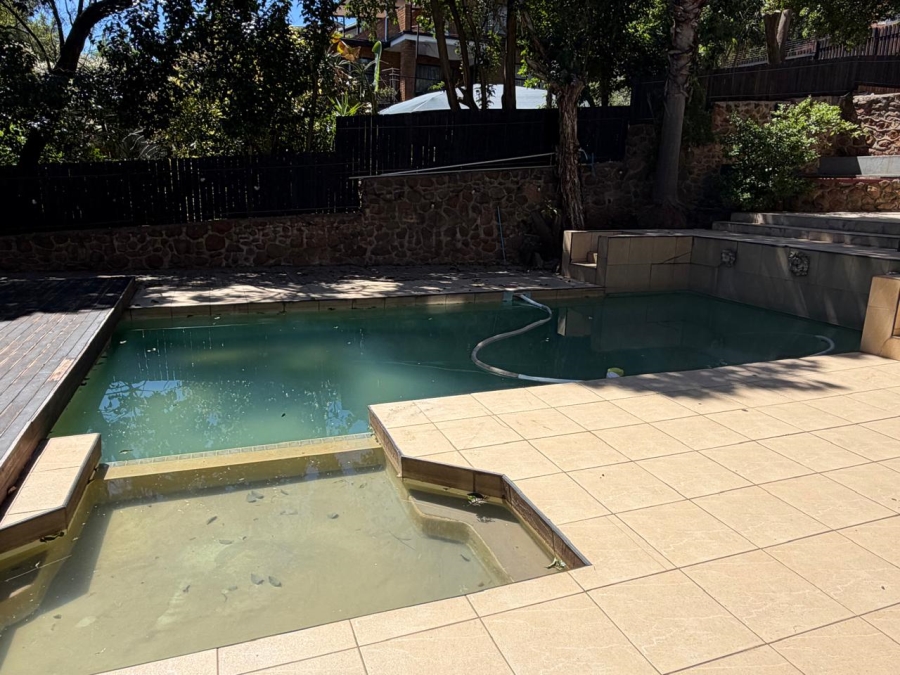 6 Bedroom Property for Sale in Glenvista Gauteng