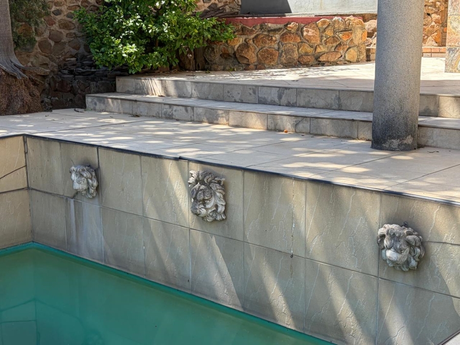 6 Bedroom Property for Sale in Glenvista Gauteng