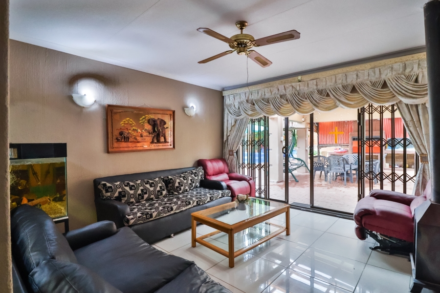 3 Bedroom Property for Sale in Mulbarton Gauteng