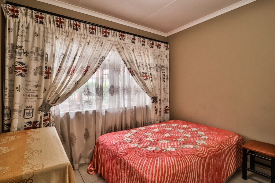 3 Bedroom Property for Sale in Mulbarton Gauteng