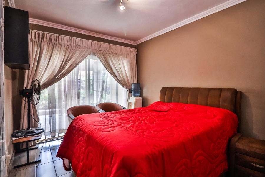 3 Bedroom Property for Sale in Mulbarton Gauteng