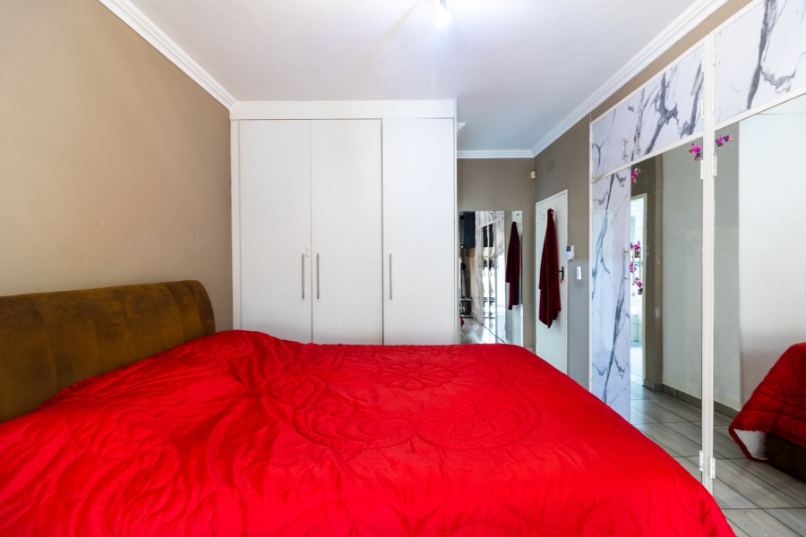 3 Bedroom Property for Sale in Mulbarton Gauteng