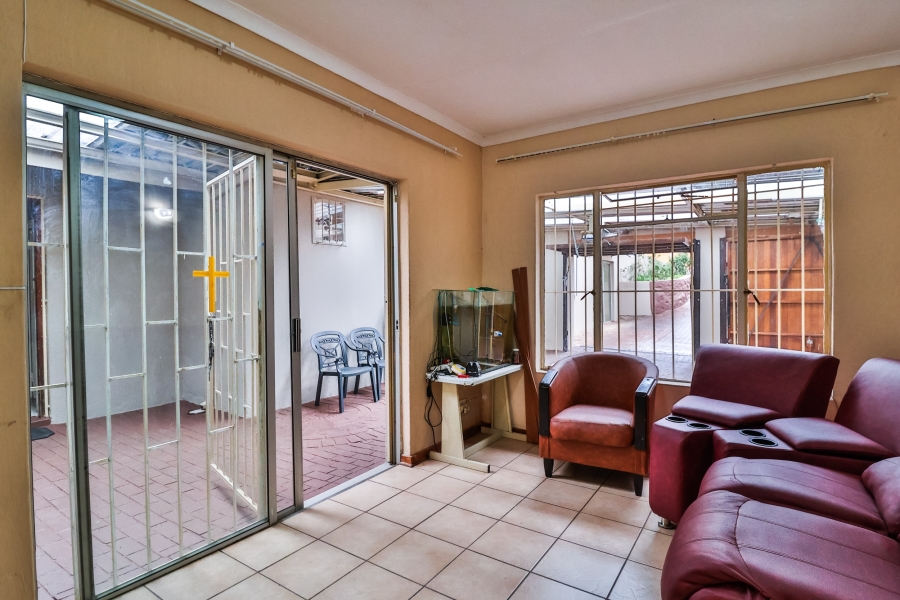 3 Bedroom Property for Sale in Mulbarton Gauteng