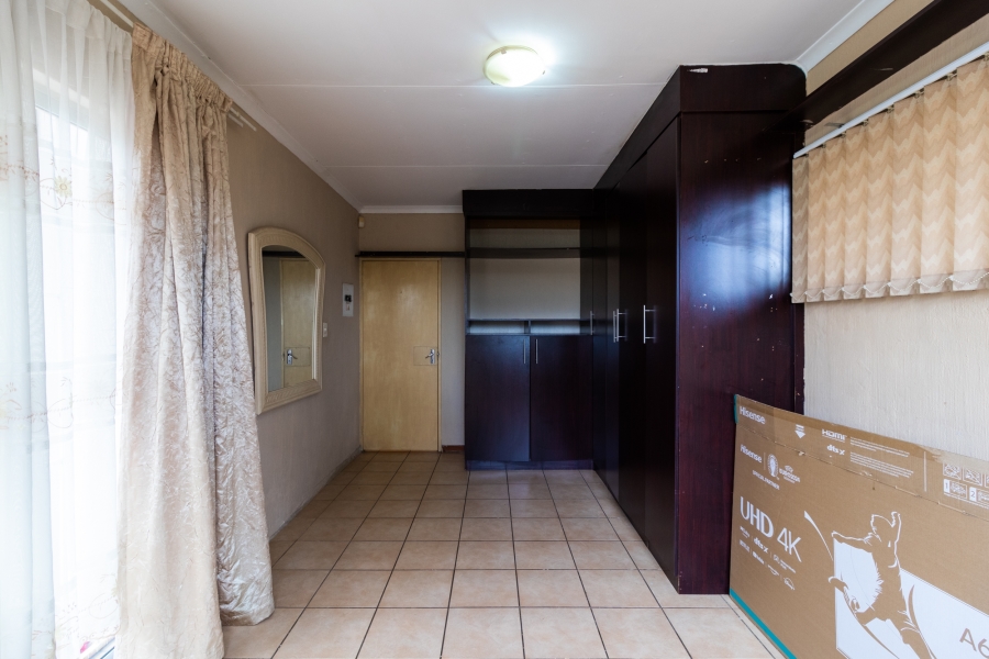 3 Bedroom Property for Sale in Mulbarton Gauteng