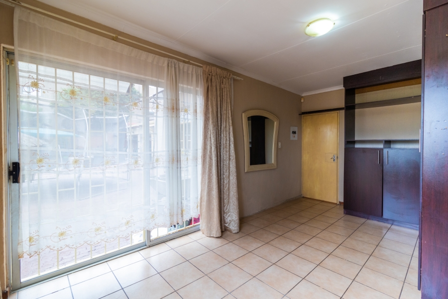 3 Bedroom Property for Sale in Mulbarton Gauteng