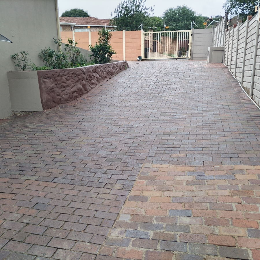3 Bedroom Property for Sale in Mulbarton Gauteng
