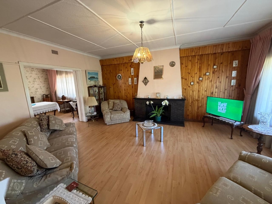 4 Bedroom Property for Sale in Linmeyer Gauteng