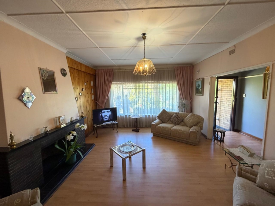 4 Bedroom Property for Sale in Linmeyer Gauteng