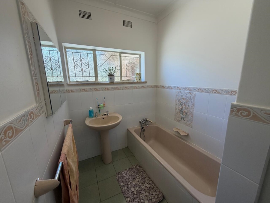 4 Bedroom Property for Sale in Linmeyer Gauteng