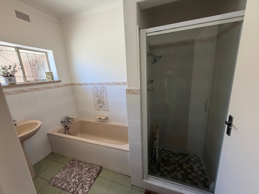 4 Bedroom Property for Sale in Linmeyer Gauteng