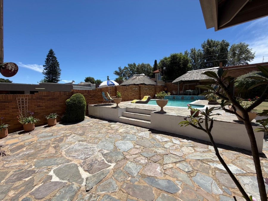 4 Bedroom Property for Sale in Linmeyer Gauteng