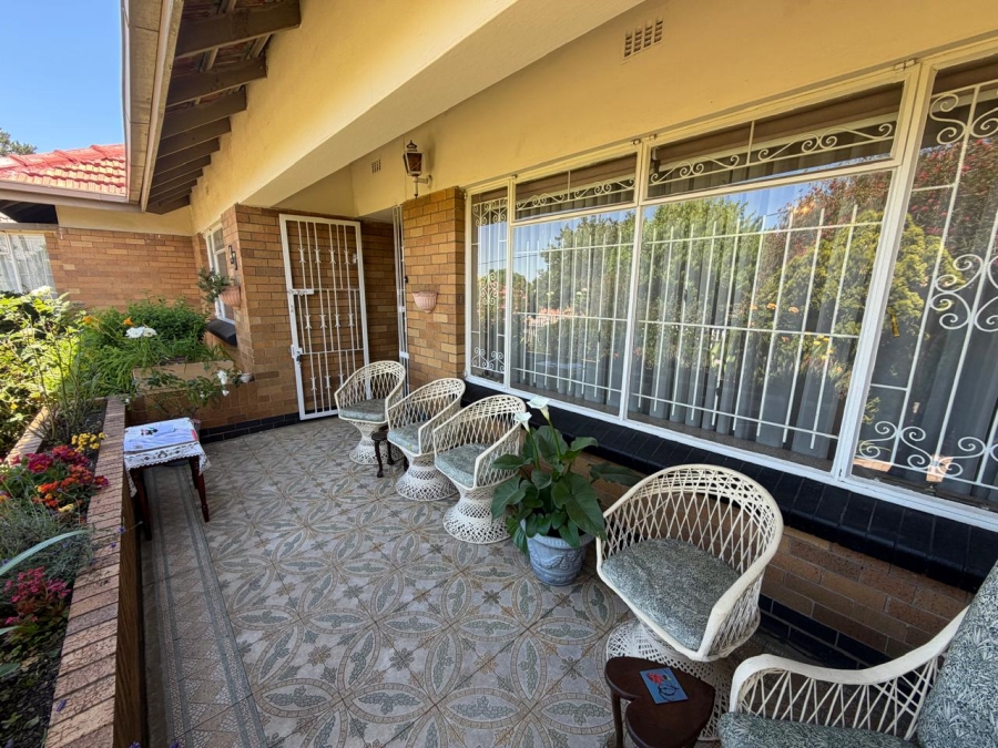 4 Bedroom Property for Sale in Linmeyer Gauteng