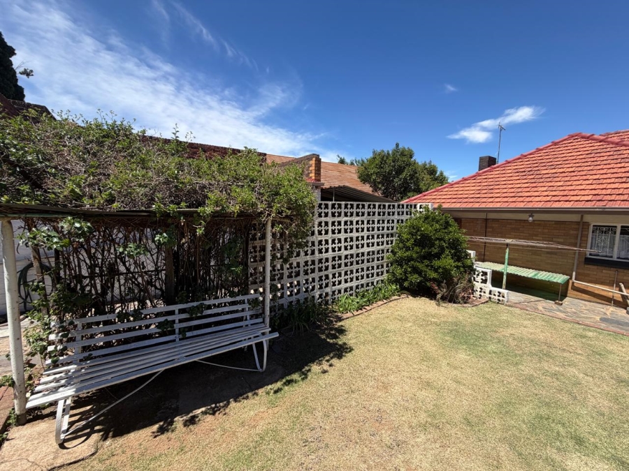 4 Bedroom Property for Sale in Linmeyer Gauteng