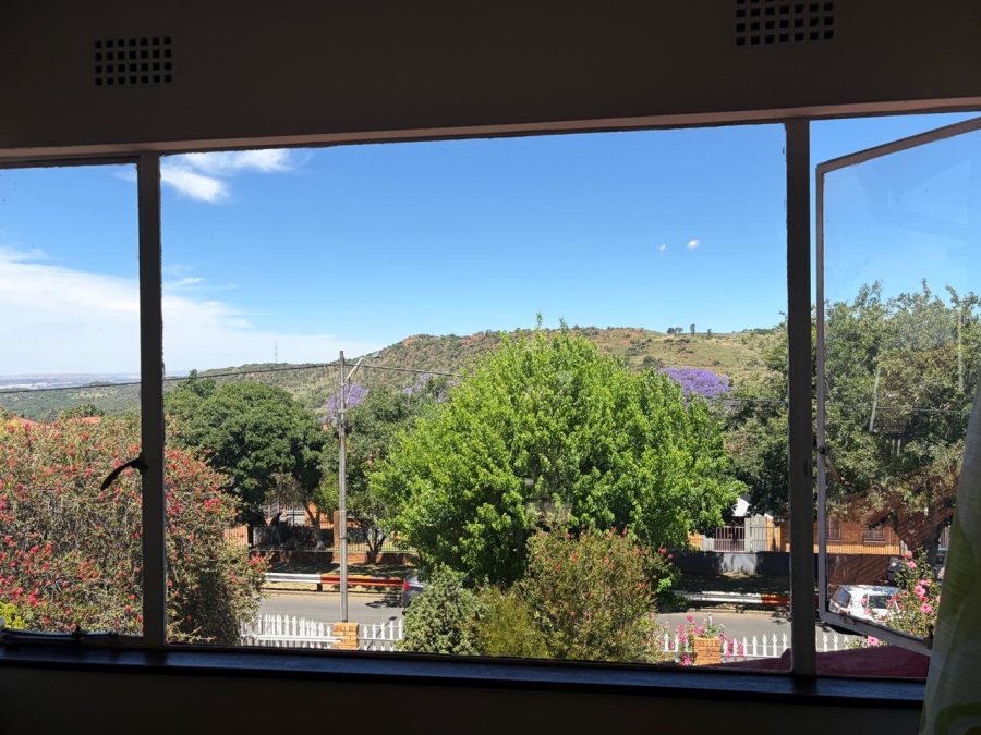 4 Bedroom Property for Sale in Linmeyer Gauteng