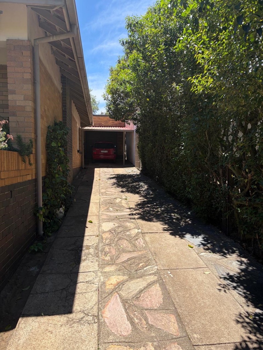 4 Bedroom Property for Sale in Linmeyer Gauteng