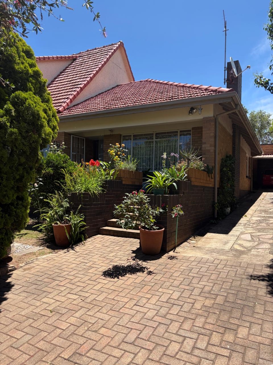 4 Bedroom Property for Sale in Linmeyer Gauteng