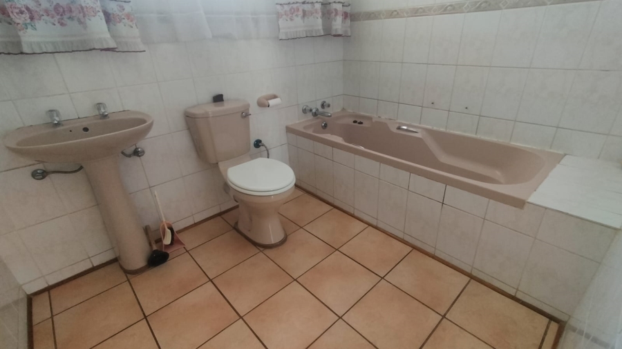 3 Bedroom Property for Sale in Eike Park Gauteng