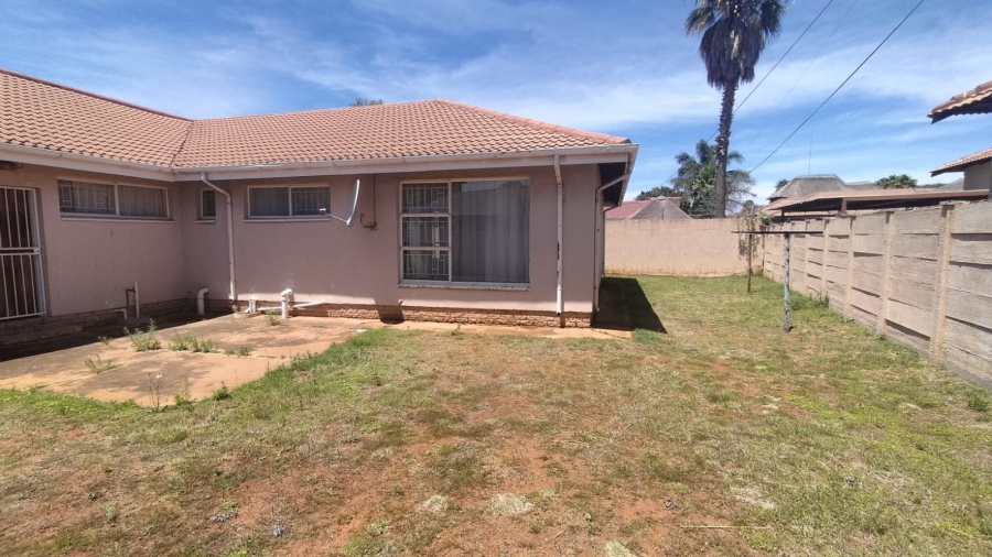 3 Bedroom Property for Sale in Eike Park Gauteng