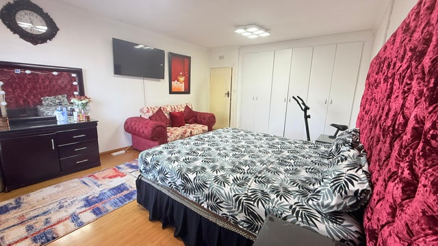 2 Bedroom Property for Sale in Crown Gardens Gauteng