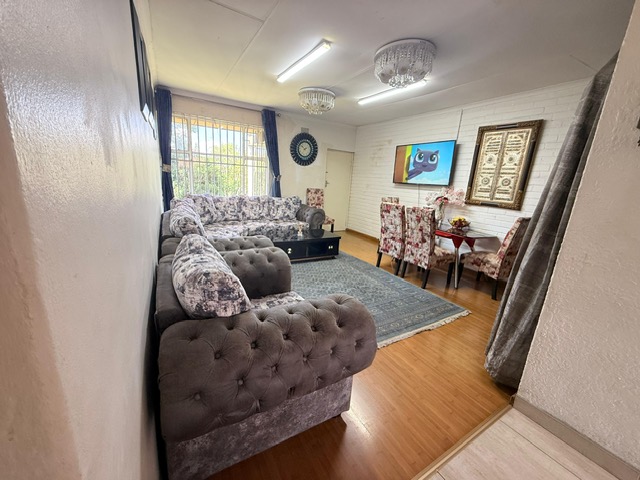2 Bedroom Property for Sale in Crown Gardens Gauteng