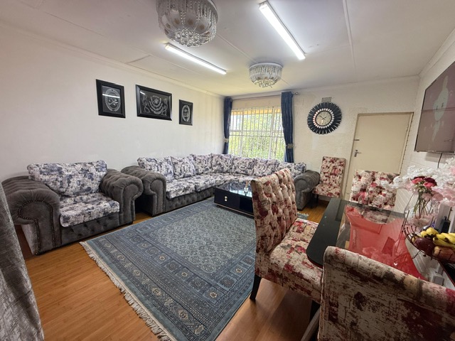 2 Bedroom Property for Sale in Crown Gardens Gauteng