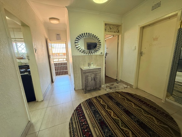 2 Bedroom Property for Sale in Crown Gardens Gauteng
