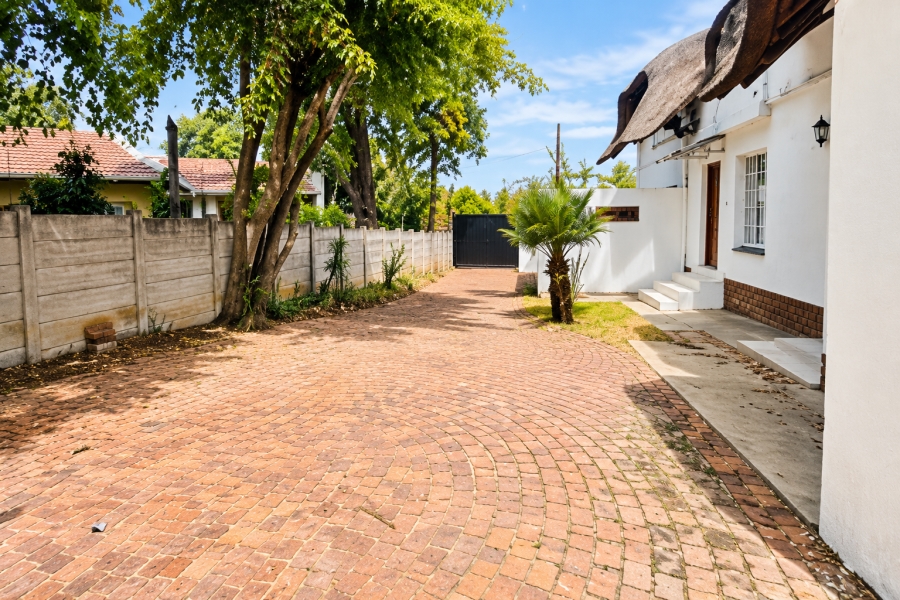 To Let 4 Bedroom Property for Rent in Vorna Valley Gauteng