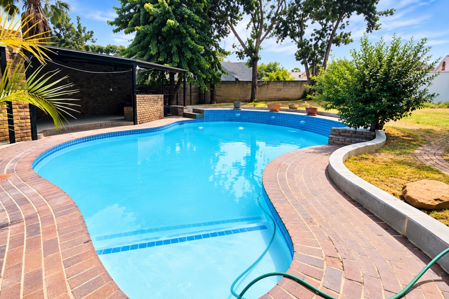 4 Bedroom Property for Sale in Vorna Valley Gauteng