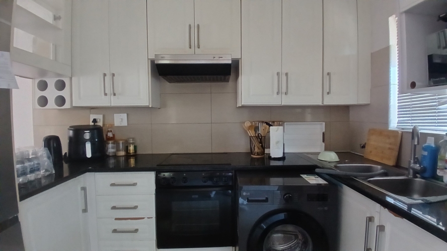 2 Bedroom Property for Sale in Oakdene Gauteng