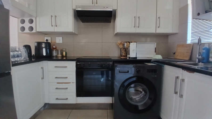 2 Bedroom Property for Sale in Oakdene Gauteng