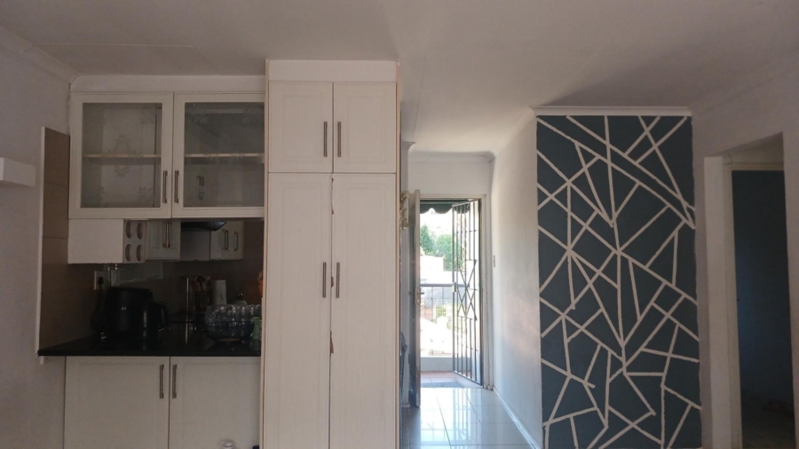 2 Bedroom Property for Sale in Oakdene Gauteng