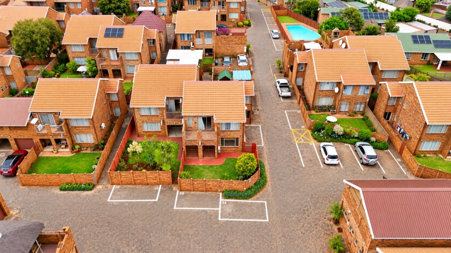 2 Bedroom Property for Sale in Doornpoort Gauteng