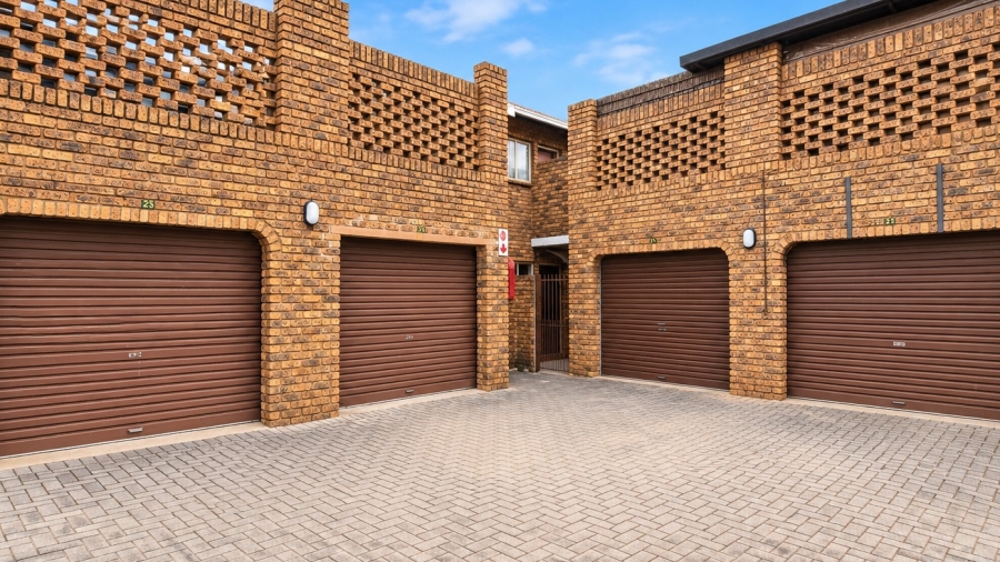 2 Bedroom Property for Sale in Doornpoort Gauteng