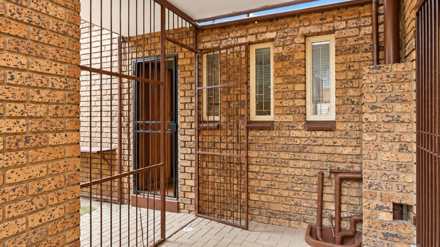 2 Bedroom Property for Sale in Doornpoort Gauteng