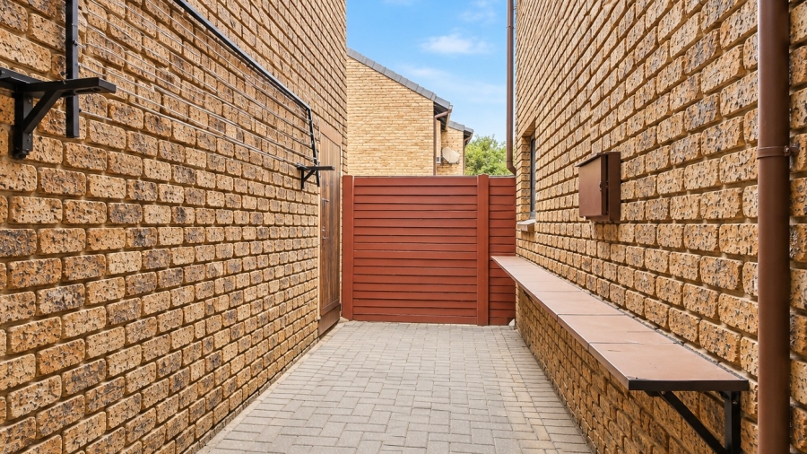 2 Bedroom Property for Sale in Doornpoort Gauteng