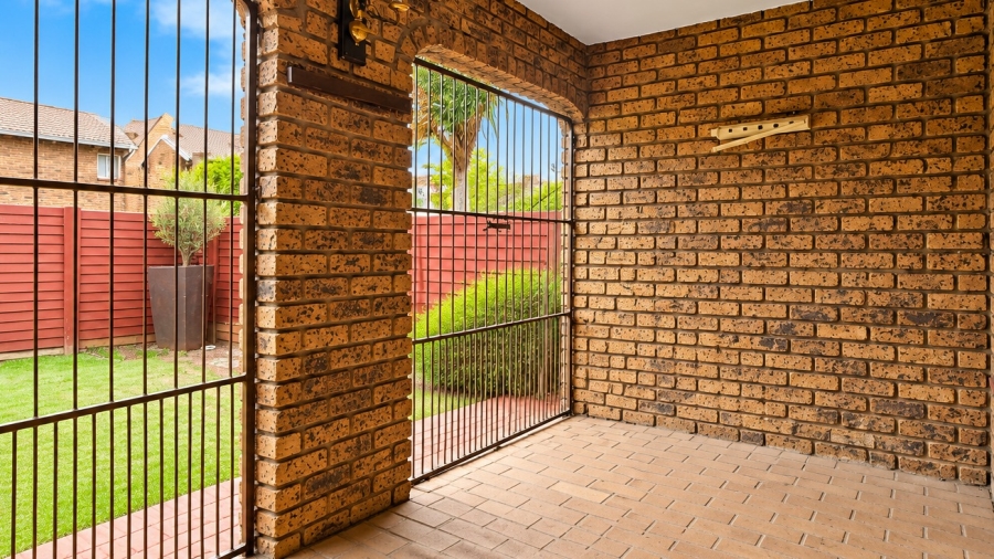 2 Bedroom Property for Sale in Doornpoort Gauteng