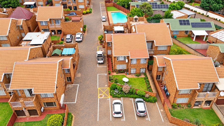 2 Bedroom Property for Sale in Doornpoort Gauteng