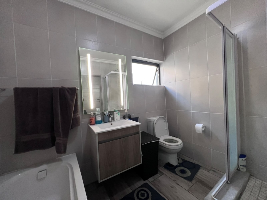 2 Bedroom Property for Sale in Carlswald Gauteng