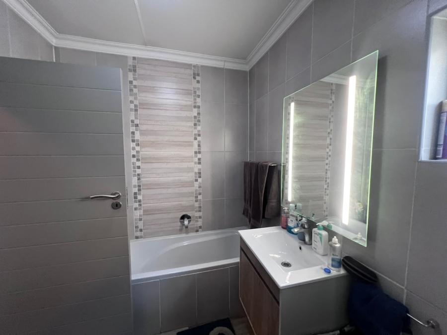 2 Bedroom Property for Sale in Carlswald Gauteng