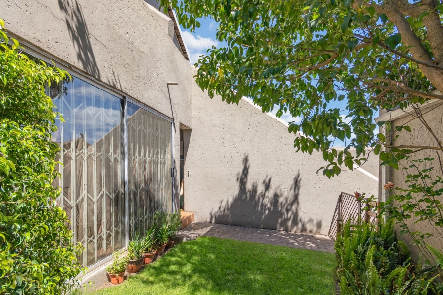 2 Bedroom Property for Sale in Vorna Valley Gauteng