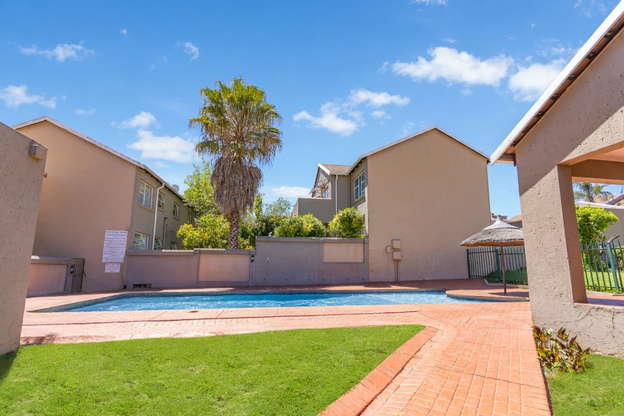 2 Bedroom Property for Sale in Vorna Valley Gauteng