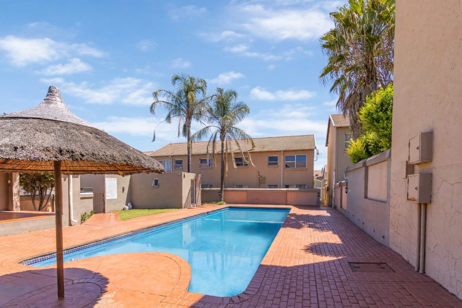 2 Bedroom Property for Sale in Vorna Valley Gauteng