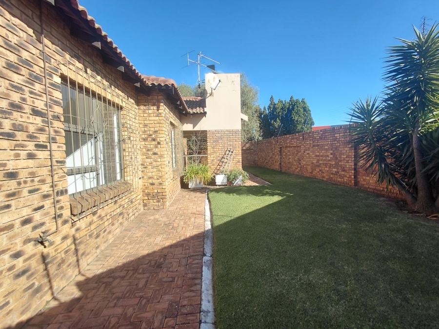 To Let 3 Bedroom Property for Rent in Florentia Gauteng