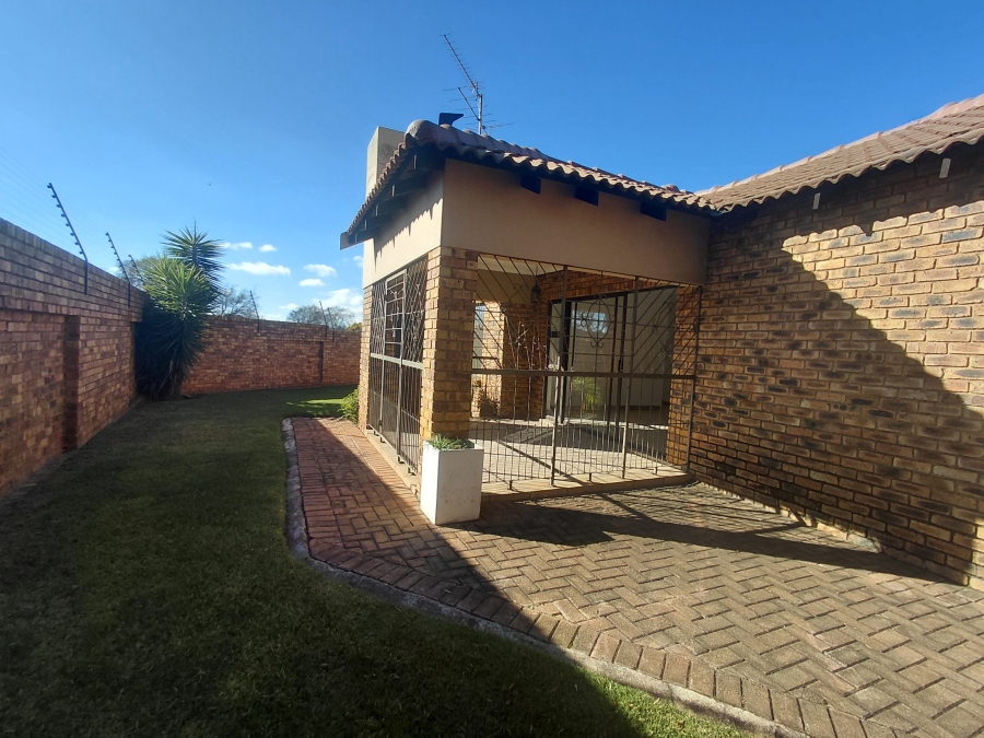 To Let 3 Bedroom Property for Rent in Florentia Gauteng