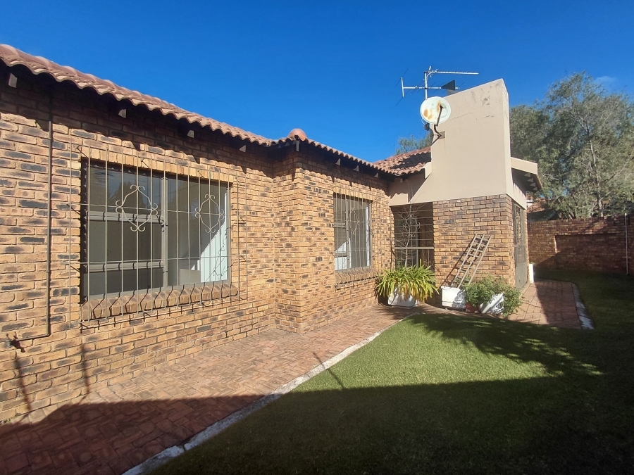 To Let 3 Bedroom Property for Rent in Florentia Gauteng