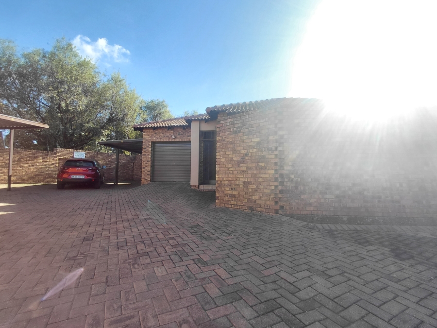 To Let 3 Bedroom Property for Rent in Florentia Gauteng
