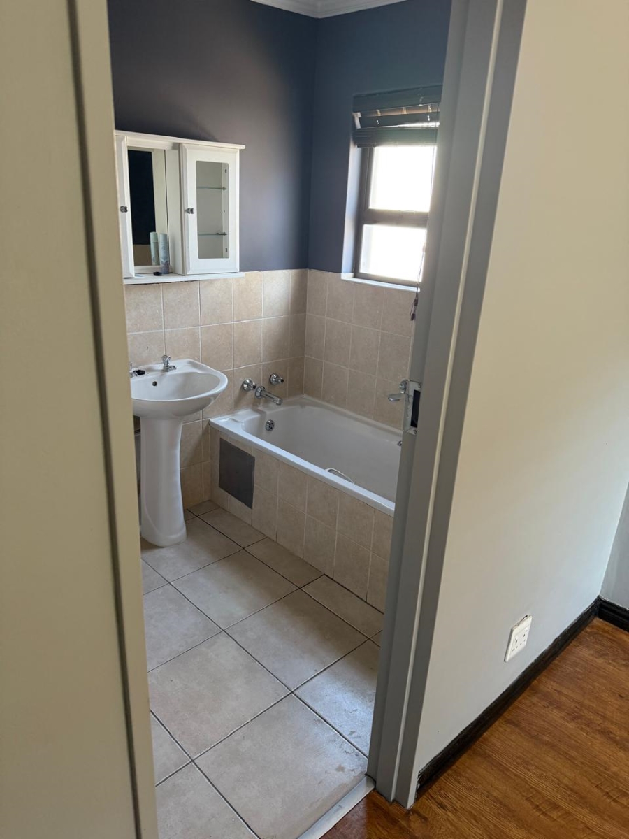 To Let 3 Bedroom Property for Rent in Halfway House Gauteng