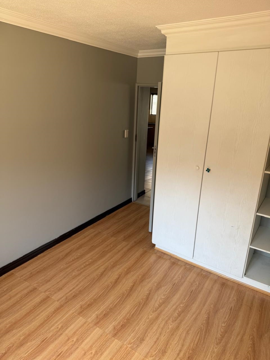 To Let 3 Bedroom Property for Rent in Halfway House Gauteng
