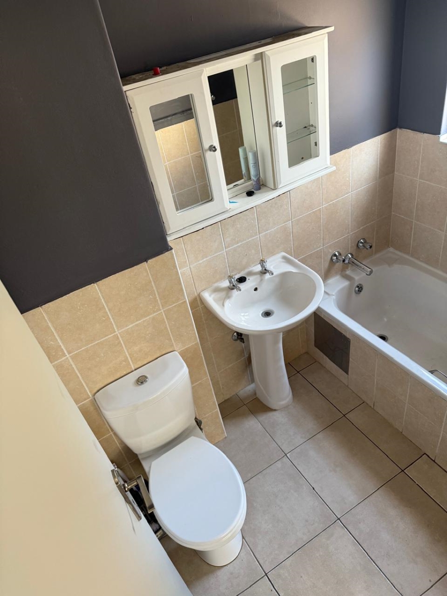 To Let 3 Bedroom Property for Rent in Halfway House Gauteng